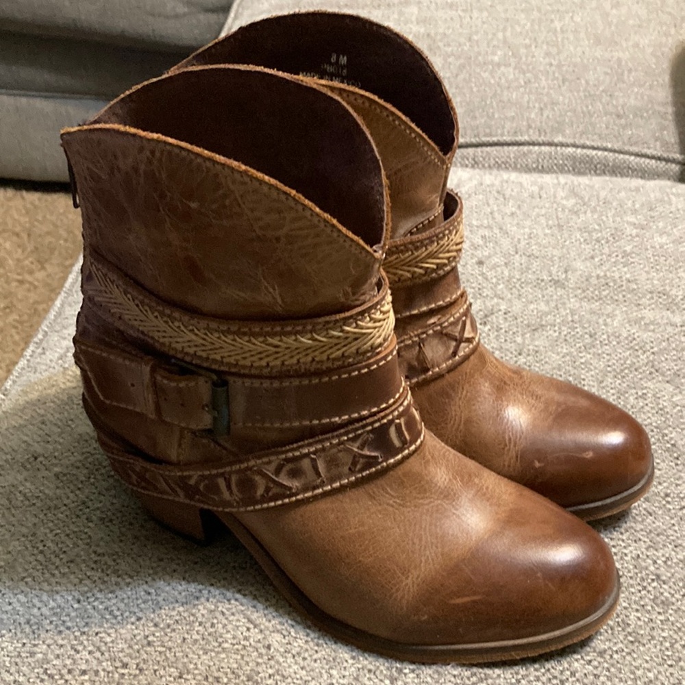 Corral Indie Spirit booties size 8M.GORGEOUS BOOTS!!